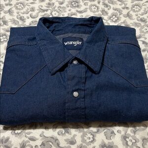 Wrangler long-sleeve denim shirt 🤠